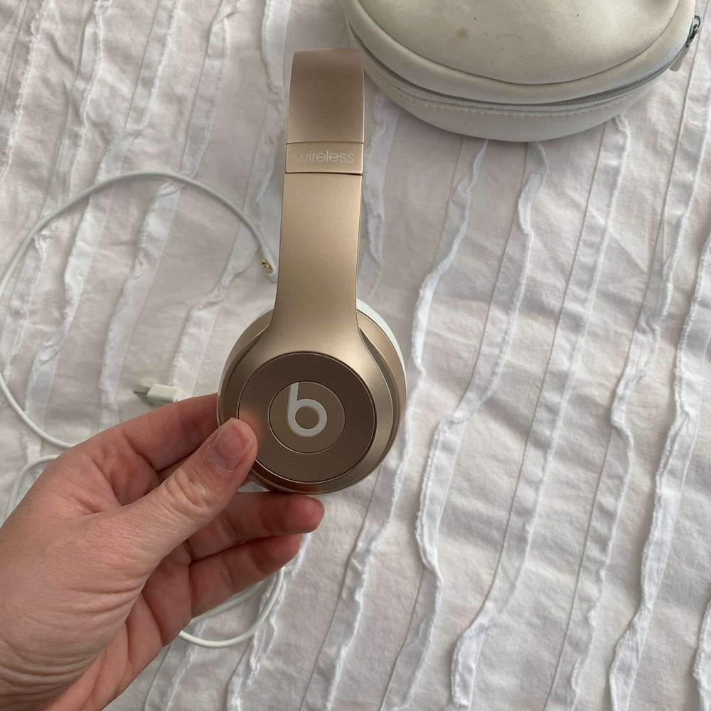 Beats Solo 2 Wireless